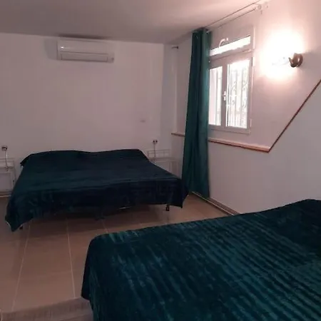 Lovely With Heated Pool And Garden Holiday home *